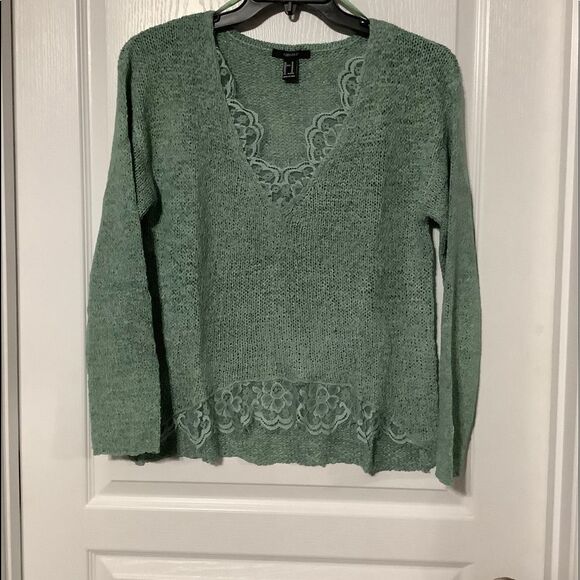 Forever 21 Sweater - Picture 1 of 3